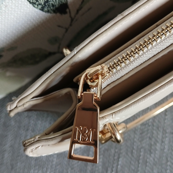 Badgley Mischka Tote Handbag in Cream - Picture 5 of 9